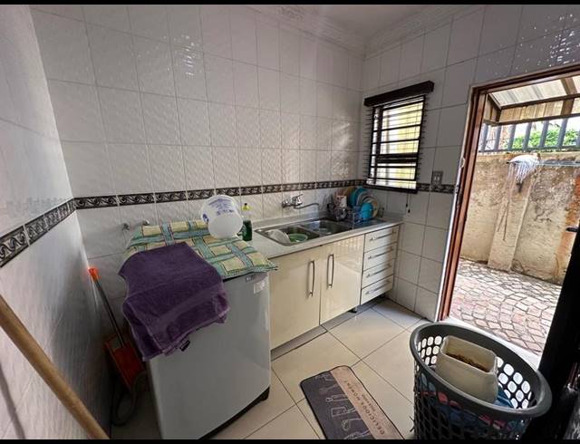 6 BEDROOM HOUSE FOR SALE IN LENASIA SOUTH